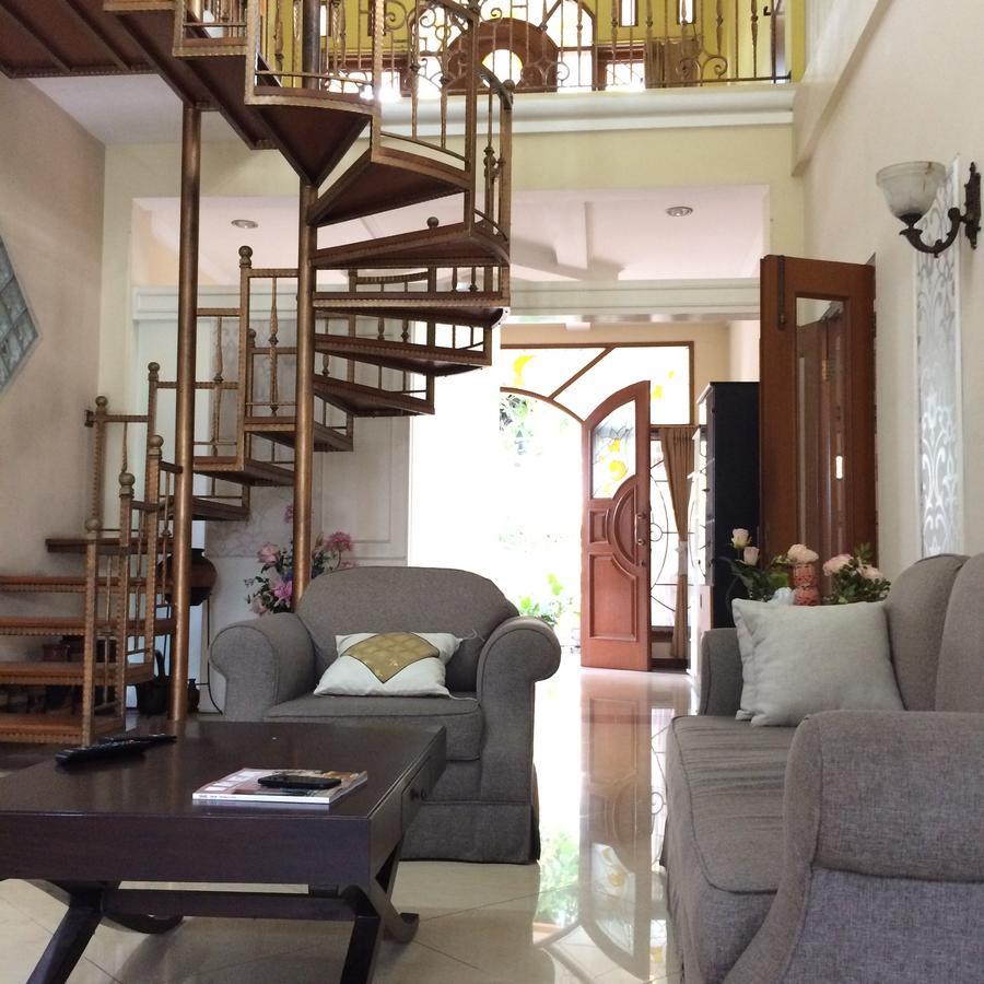 Maharani Guesthouse Tebet Syariah Джакарта Экстерьер фото
