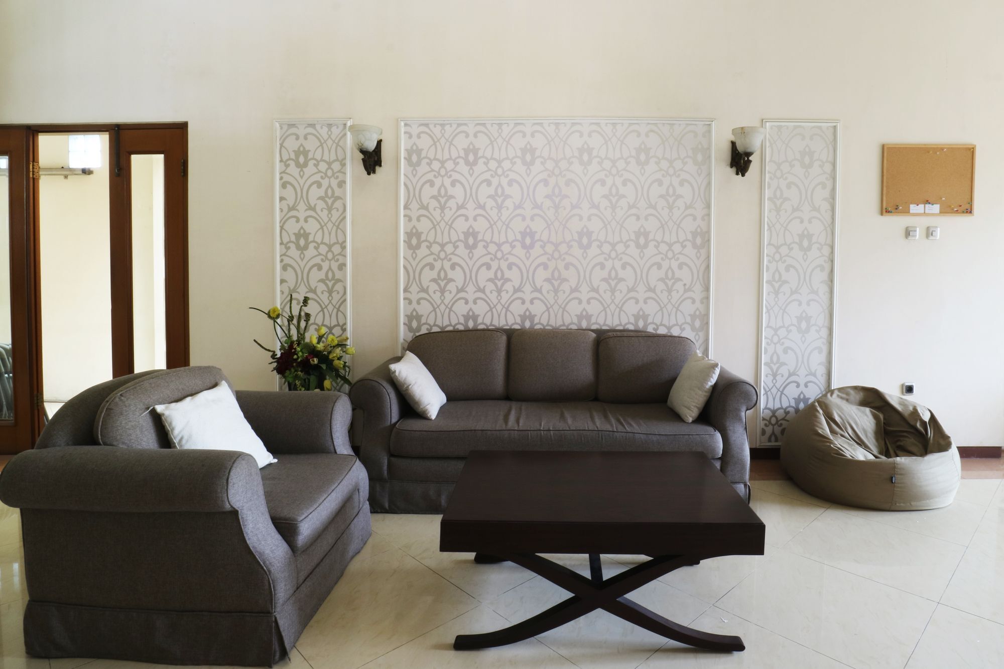 Maharani Guesthouse Tebet Syariah Джакарта Экстерьер фото