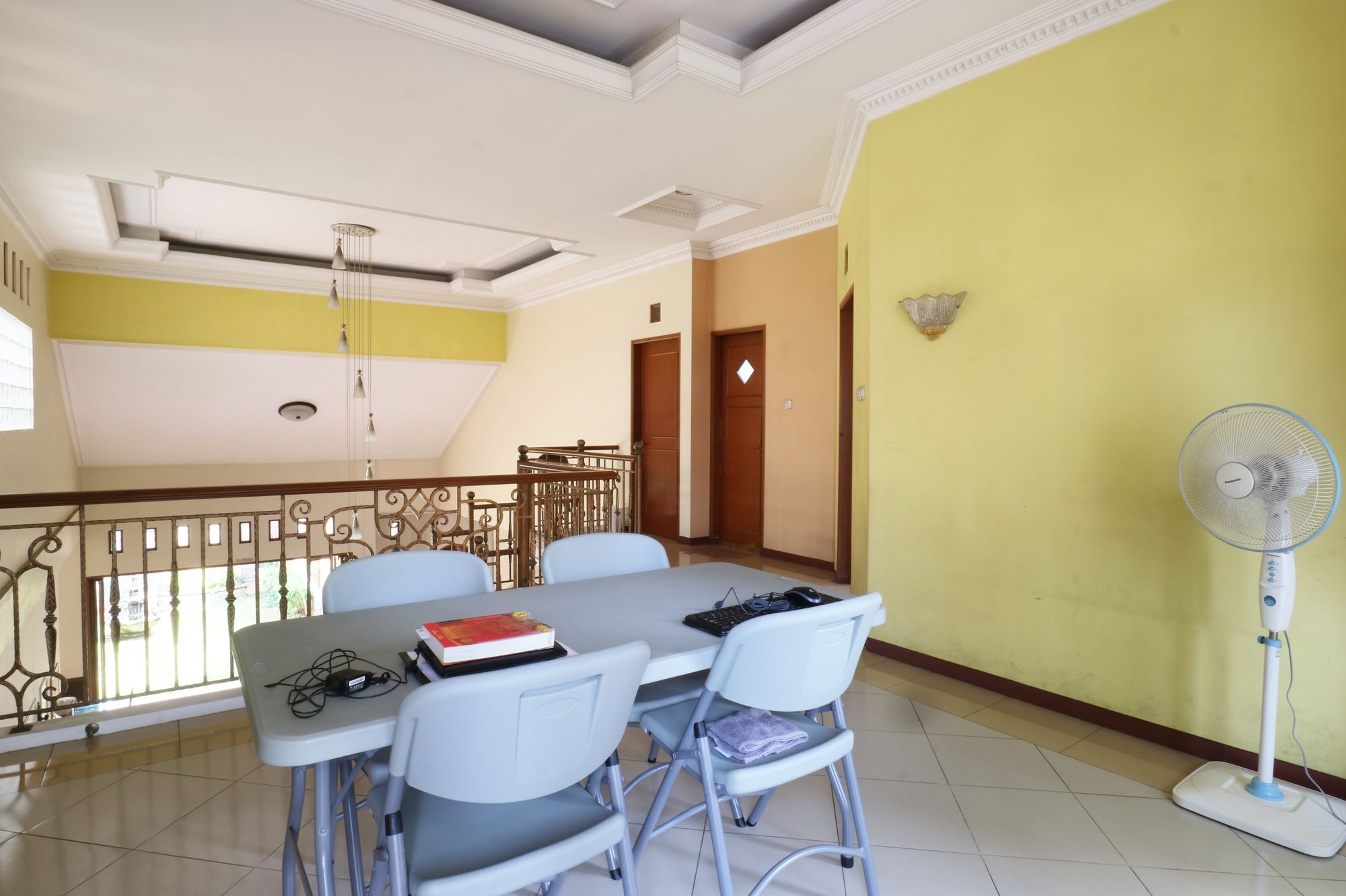 Maharani Guesthouse Tebet Syariah Джакарта Экстерьер фото