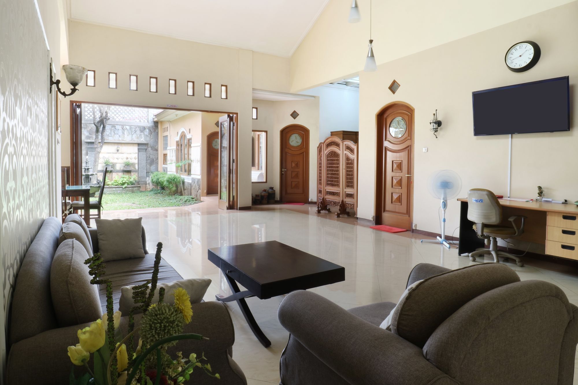 Maharani Guesthouse Tebet Syariah Джакарта Экстерьер фото